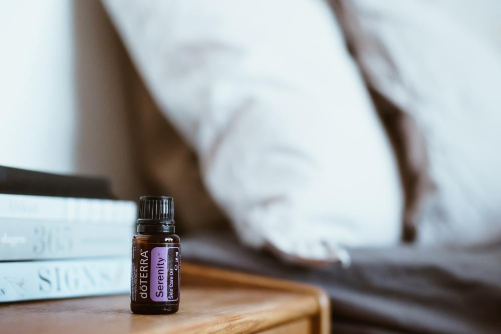 زيوت “الراحة” | مزيج عطري يدعم الإسترخاء والنوم (صافي 15مل، مُركز، عضوي، زرع في البلد الأصلي) - Image 2